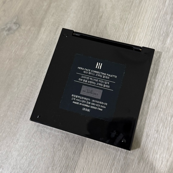 NEW HERA FACE CORRECTING PALETTE (Conceal, Correct, Contour) - Picture 2 of 5